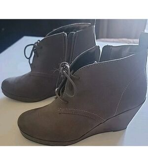 Dolce Vita Women's Size 7.5 Dark Gray Suede Wedge Ankle Boots Zipper New Shoes